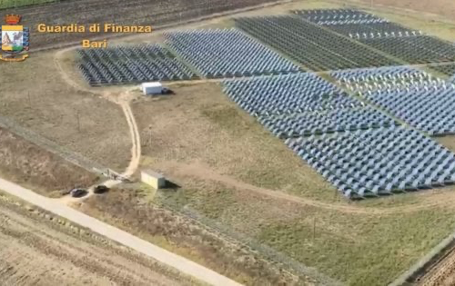 Truffa sugli incentivi per il fotovoltaico: sequestrati 10 impianti e patrimoni per 39 milioni di euro